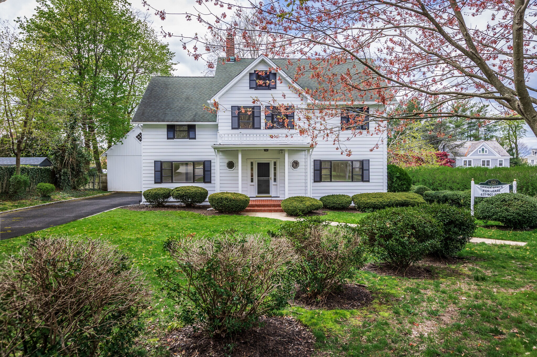 100 E Carver St, Huntington, NY à louer Photo de l’immeuble– Image 1 sur 18