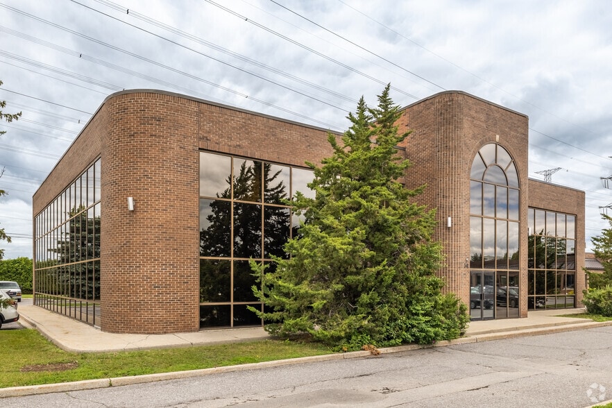 30 Concourse Gate, Nepean, ON à vendre - Photo principale – Image 1 sur 3