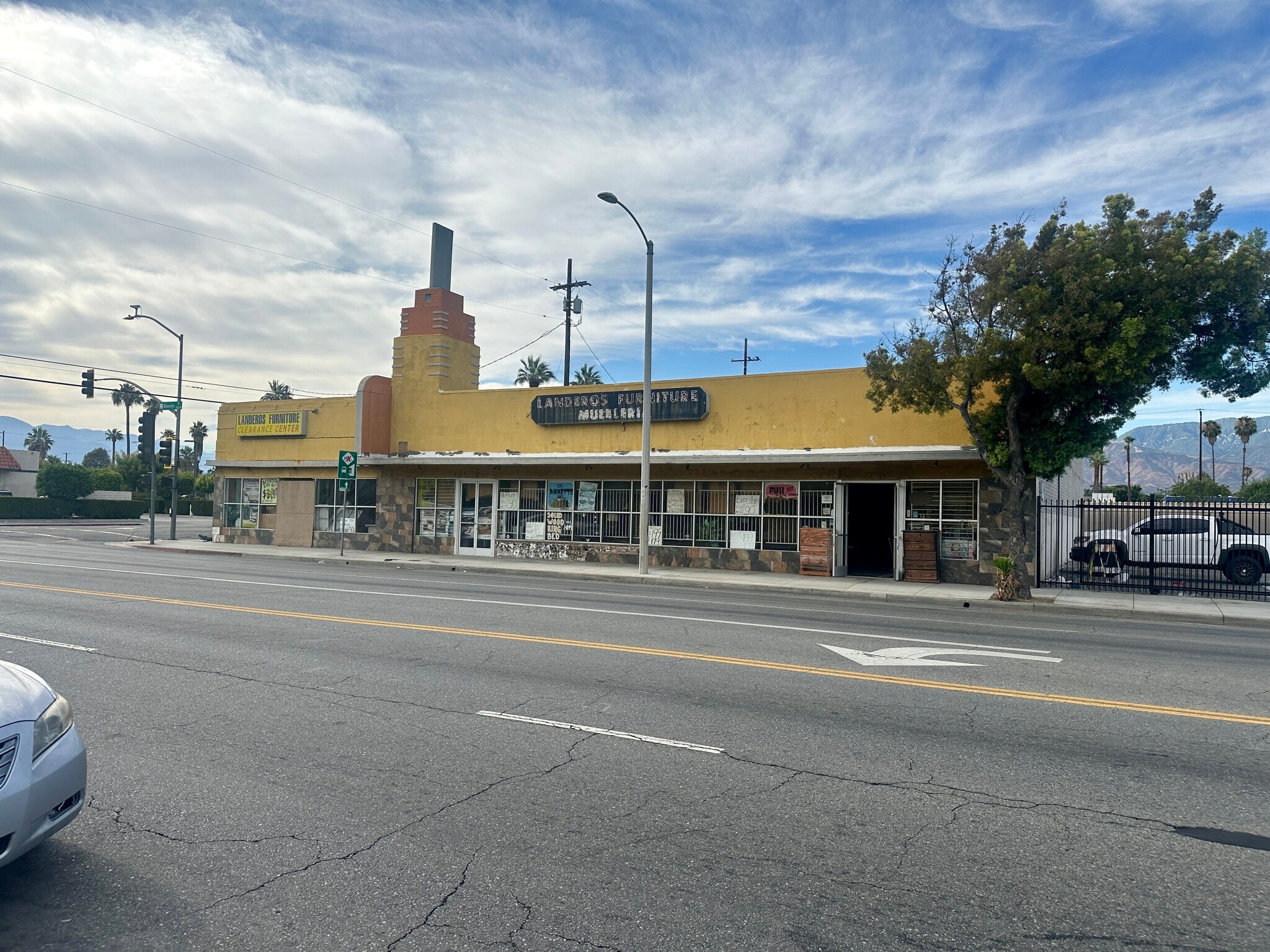 290-292 W Base Line St, San Bernardino, CA à louer Photo de l’immeuble– Image 1 sur 8