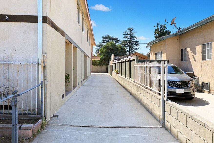 3406 Garden Ave, Los Angeles, CA à vendre - Photo de l’immeuble – Image 3 sur 28