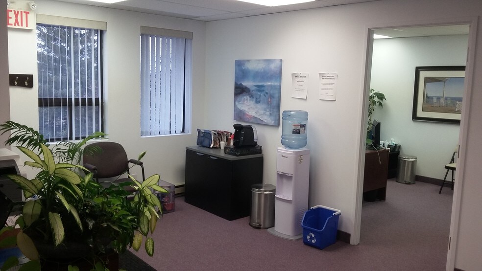 21 Concourse Gate, Ottawa, ON à louer - Photo intérieure – Image 2 sur 5