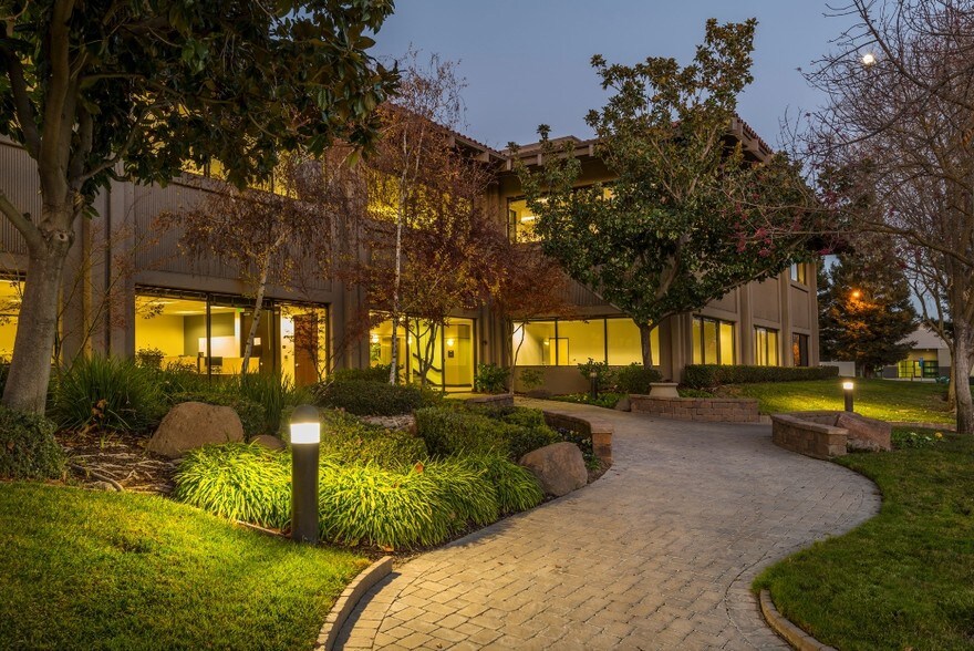 3947 Lennane Dr, Sacramento, CA à louer - Photo principale – Image 1 sur 8