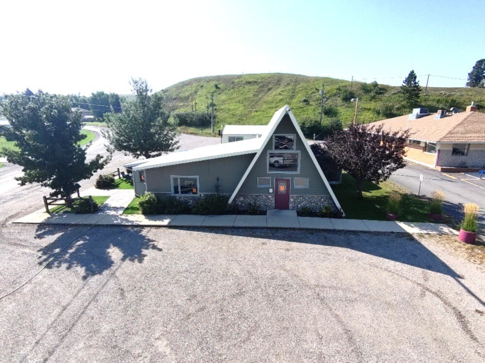 611 NE Main St, Lewistown, MT à vendre Photo principale– Image 1 sur 11