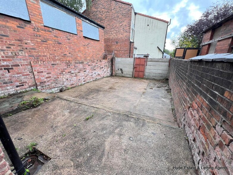 181 Monton Rd, Manchester à louer - Photo de l’immeuble – Image 2 sur 5