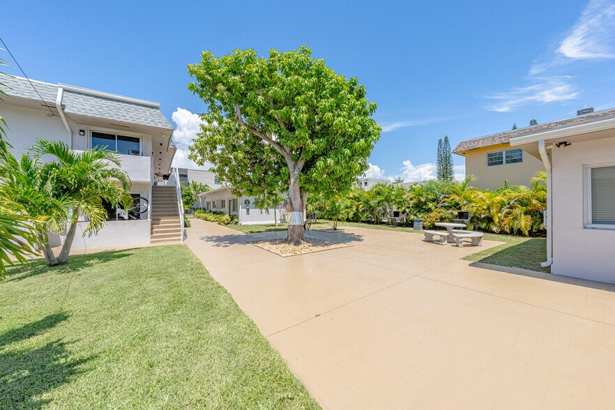 415 SE 3rd Ave, Hallandale Beach, FL à vendre - Photo de l’immeuble – Image 3 sur 12