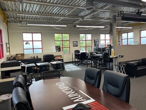 285 Broadhollow Rd, Farmingdale, NY à louer Photo intérieure– Image 2 sur 4