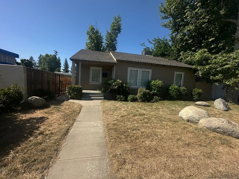 2017 Brundage Ln, Bakersfield, CA à louer - Photo de l’immeuble – Image 1 sur 16