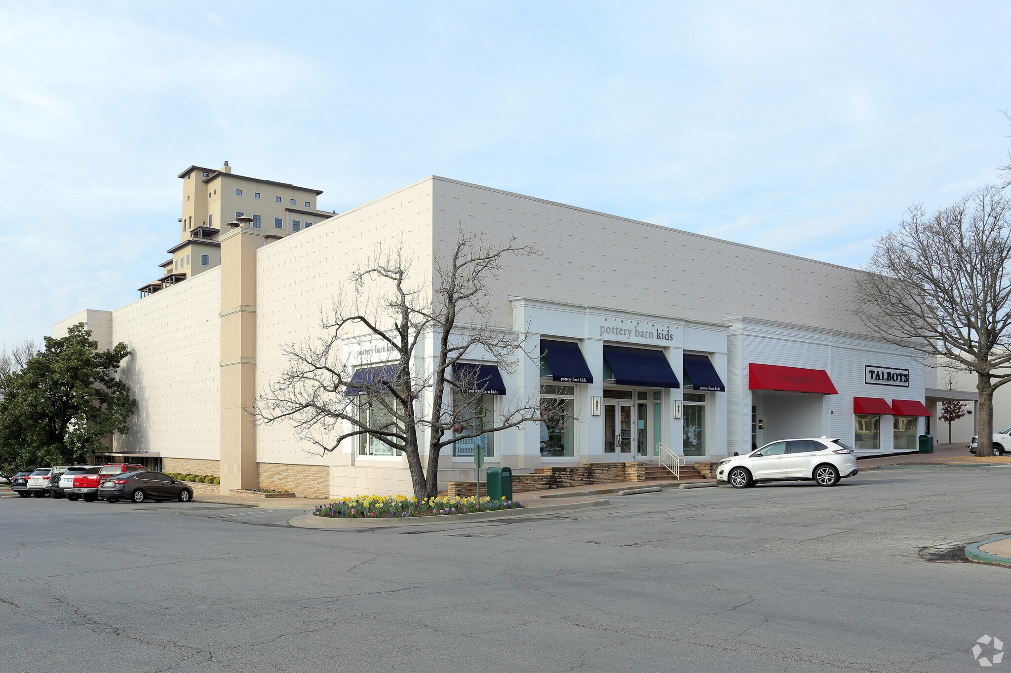 1700-1976 Utica Sq, Tulsa, OK à louer Photo principale– Image 1 sur 8