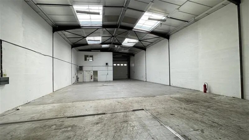 Local d’activités dans Pontault-Combault à louer - Photo de l’immeuble – Image 1 sur 7