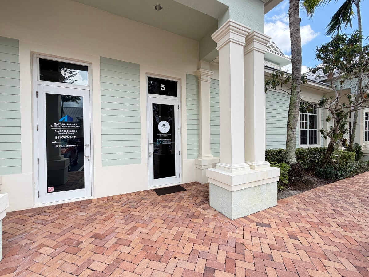 1931 Commerce Ln, Jupiter, FL 33458 - Lot 5 - - Photo intérieure - Image 1 of 8