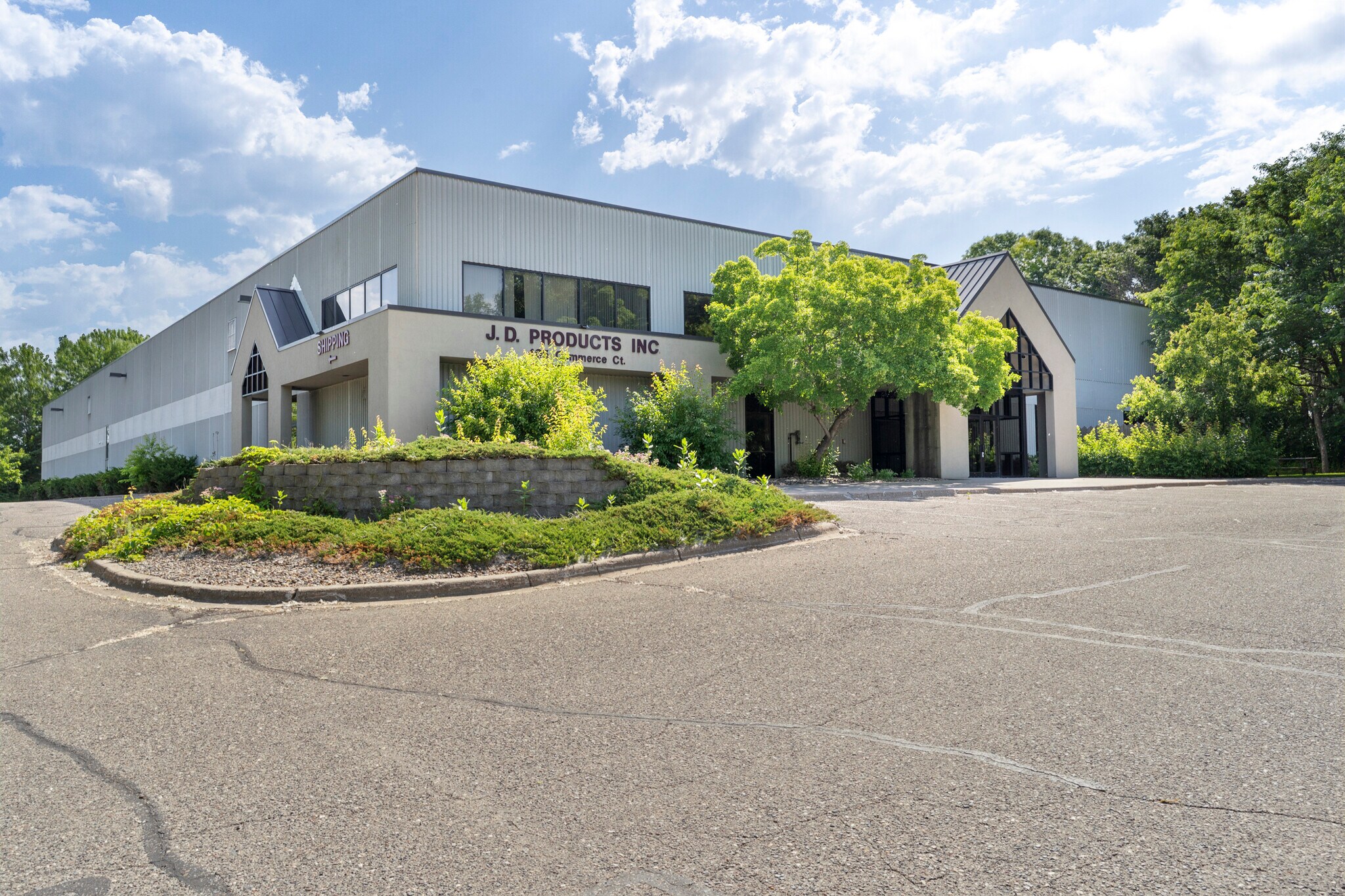 405 Commerce Ct, Vadnais Heights, MN à vendre Photo de l’immeuble– Image 1 sur 30