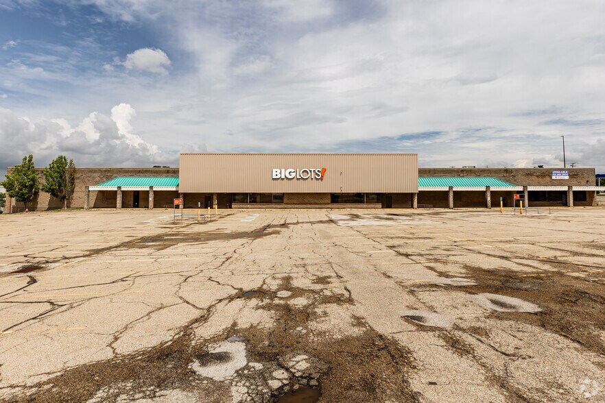 7005 Clairton Rd, West Mifflin, PA à louer - Photo de l’immeuble – Image 3 sur 5
