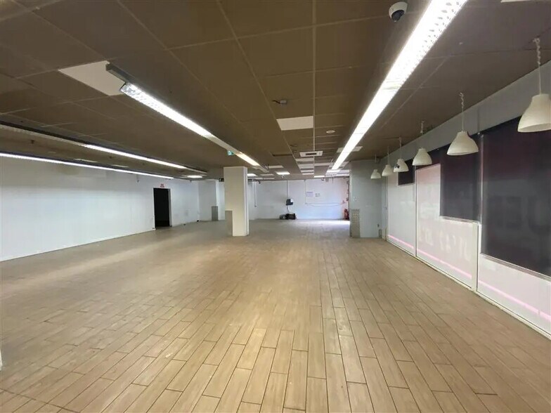 Local commercial dans Paris à louer - Photo de l’immeuble – Image 3 sur 7