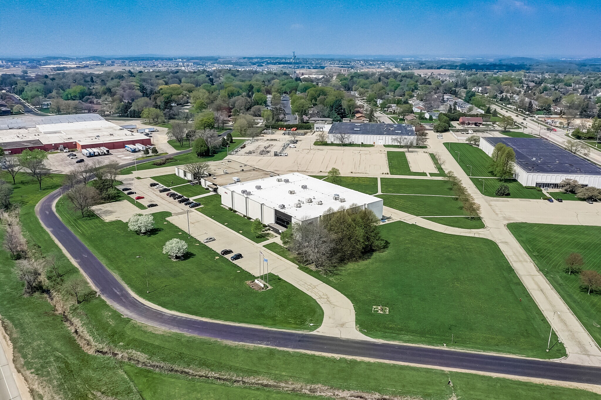 100 Communications Dr, Sun Prairie, WI à vendre Photo de l’immeuble– Image 1 sur 7