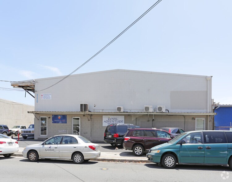 3229 Koapaka St, Honolulu, HI à louer - Photo de l’immeuble – Image 1 sur 8