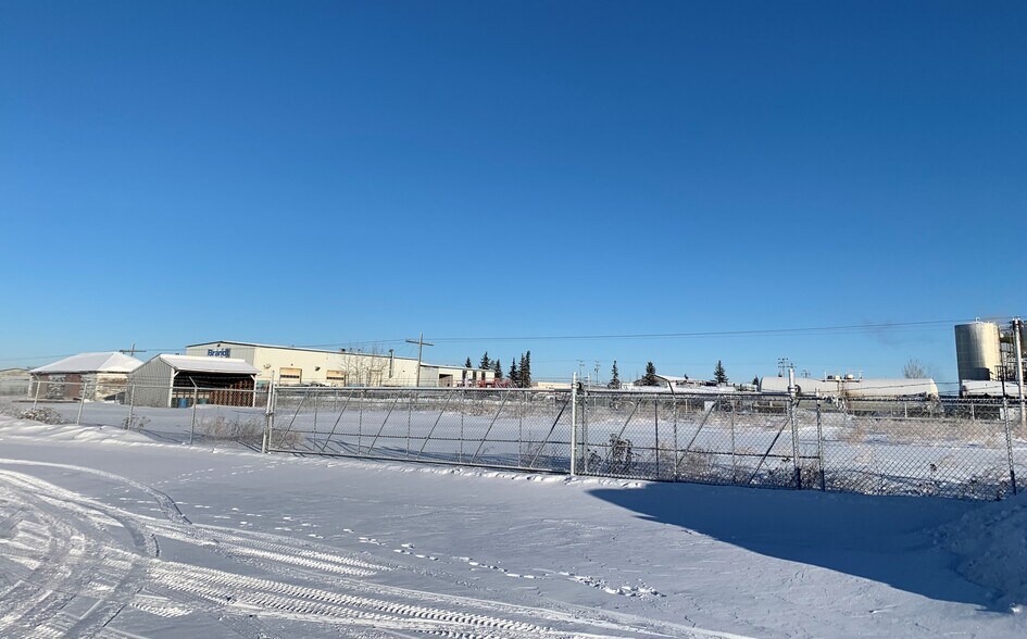 6543 Sparrow Dr, Leduc, AB à louer - Photo de l’immeuble – Image 2 sur 3