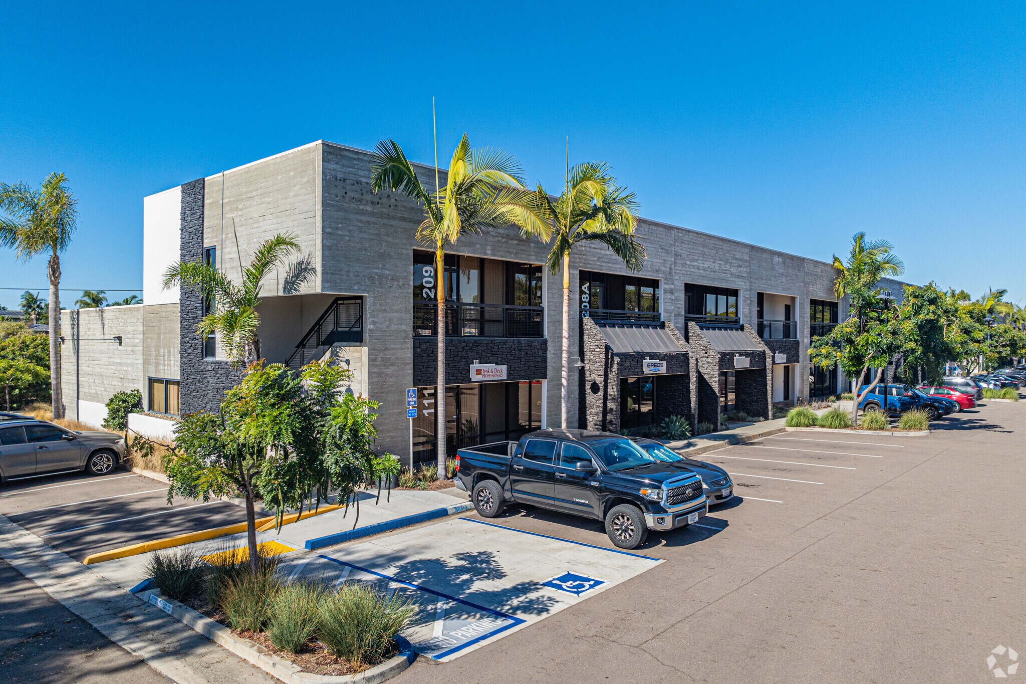 5355 Avenida Encinas, Carlsbad, CA à louer Photo principale– Image 1 sur 9