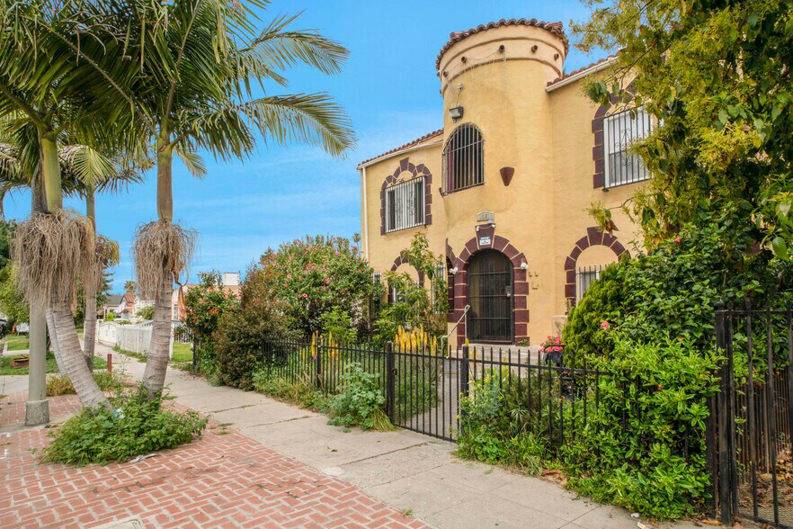 1061 W 57th St, Los Angeles, CA à vendre - Photo de l’immeuble – Image 2 sur 11