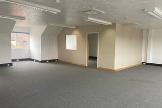 4 The Courtyard, Denmark Street, Wokingham à louer Photo intérieure– Image 2 sur 2