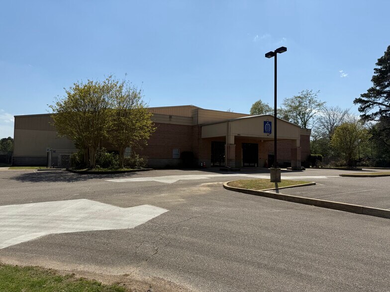 8963 E Shelby Dr, Memphis, TN à vendre - Photo de l’immeuble – Image 2 sur 4