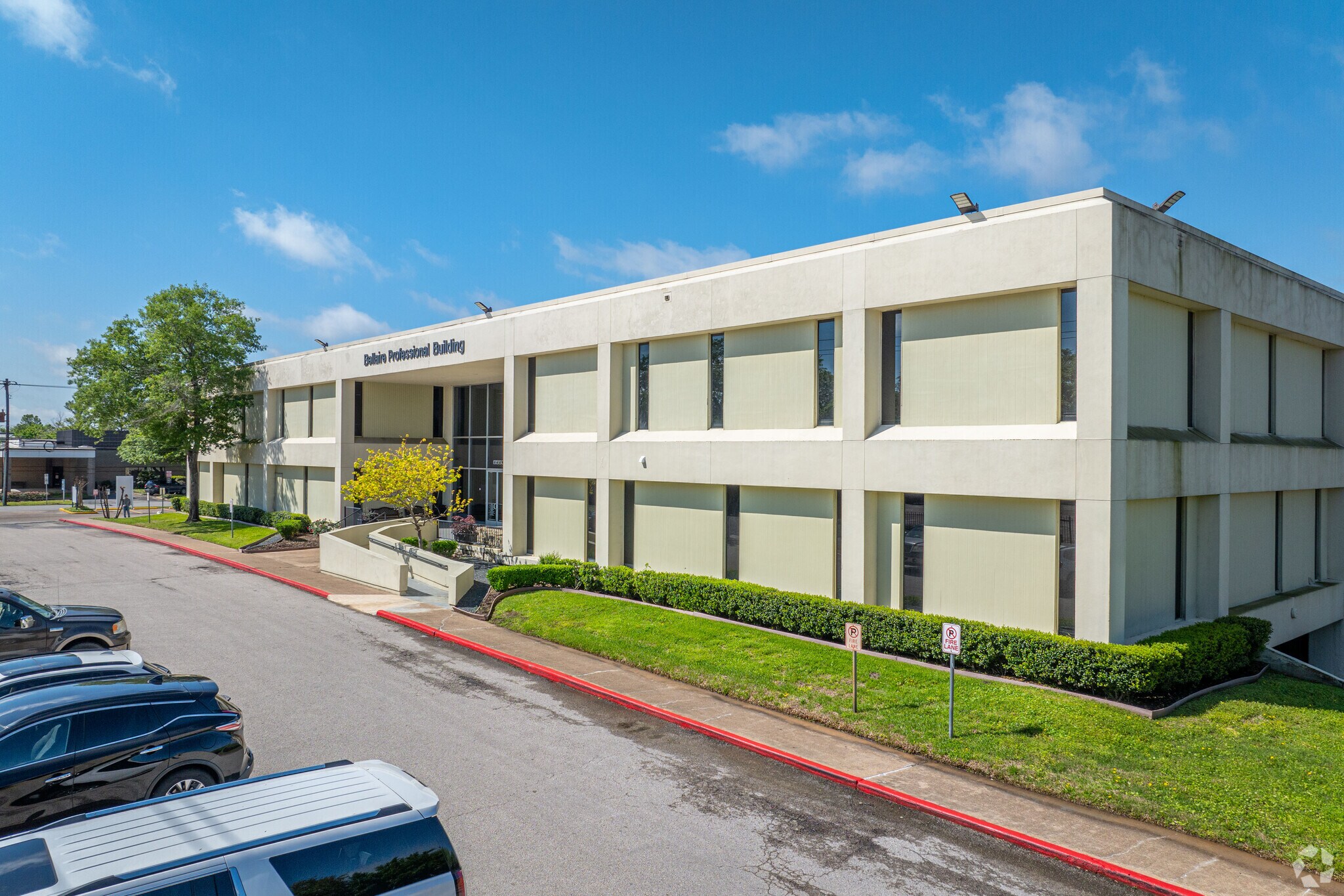 6550 Mapleridge St, Houston, TX à louer Photo de l’immeuble– Image 1 sur 12
