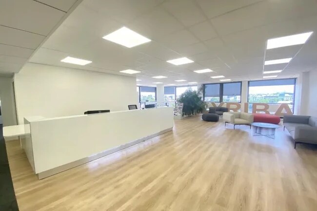 Plus de détails pour Rue D'Orleans, Saint-Cloud - Bureau à louer