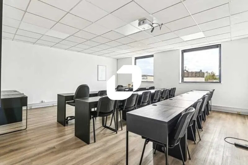 Bureau dans Ivry-sur-Seine à louer - Photo de l’immeuble – Image 1 sur 13