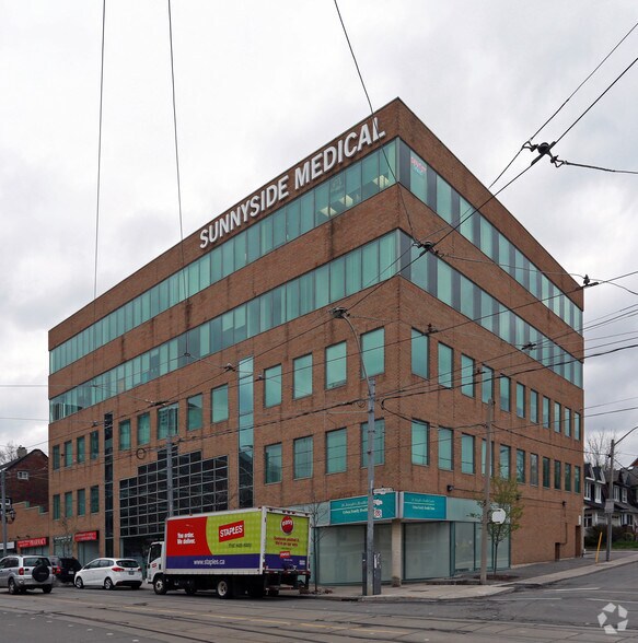 27 Roncesvalles Ave, Toronto, ON à louer - Photo principale – Image 1 sur 8