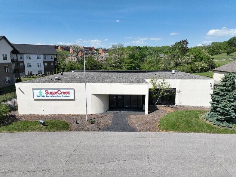 12021 Sheraton Ln, Springdale, OH à vendre - Photo de l’immeuble – Image 1 sur 7