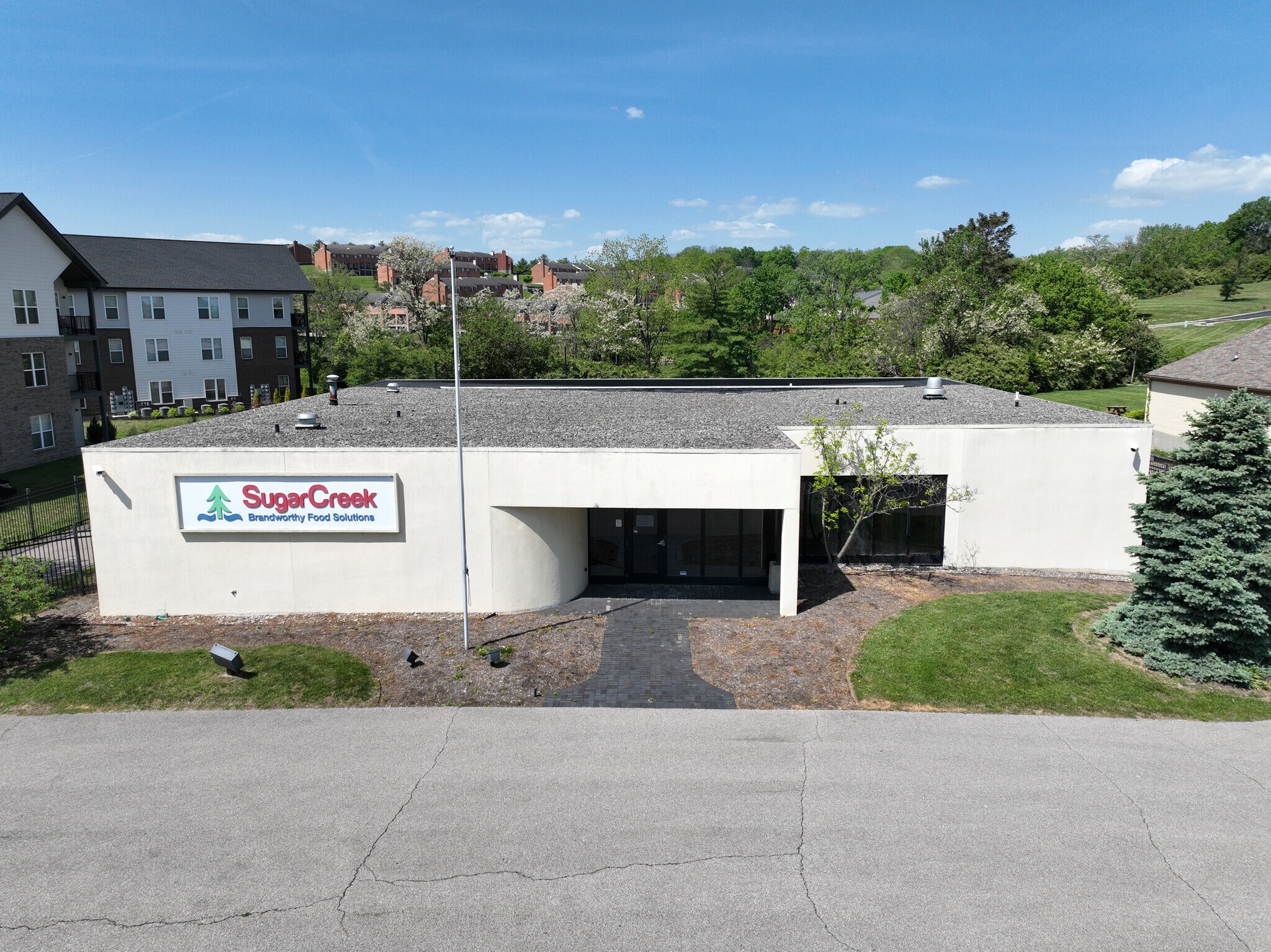 12021 Sheraton Ln, Springdale, OH à vendre Photo de l’immeuble– Image 1 sur 8