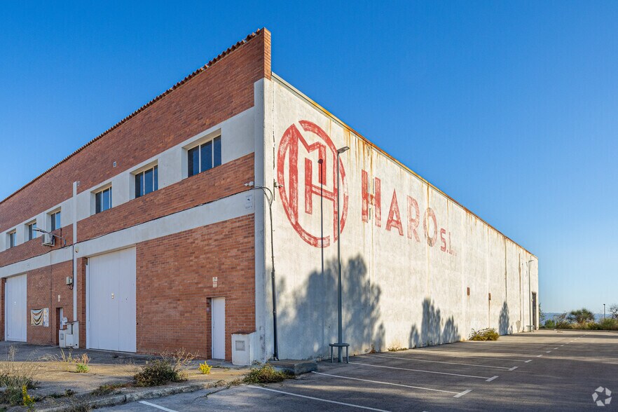 Naves Sant Esteve Sesrovires portefeuille de 2 biens à vendre sur LoopNet.fr - Photo principale – Image 1 sur 5