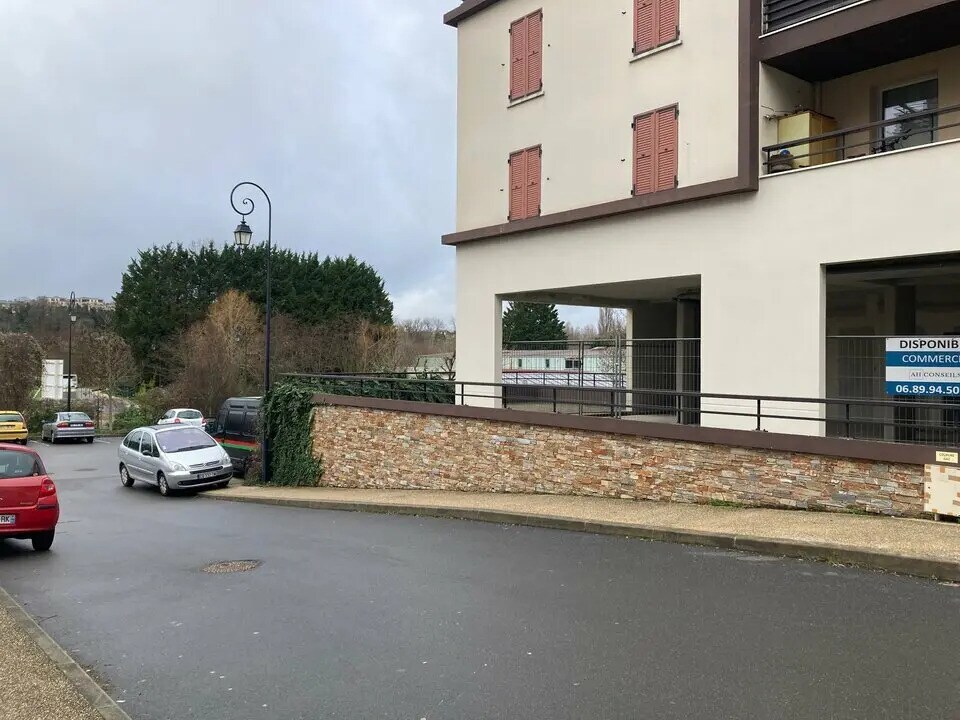 Local commercial dans Saintry-sur-Seine à louer Photo de l’immeuble– Image 1 sur 8