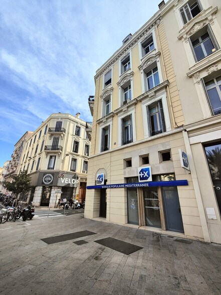 Bureau dans Cannes à louer - Photo de l’immeuble – Image 1 sur 9