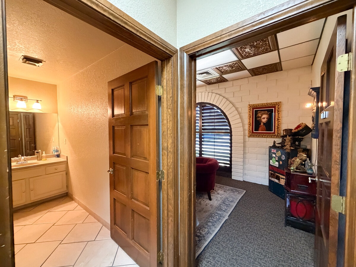 601 S Rancho Dr, Las Vegas, NV 89106 - Lot C-18/C-19 - - Photo intérieure - Image 1 of 12