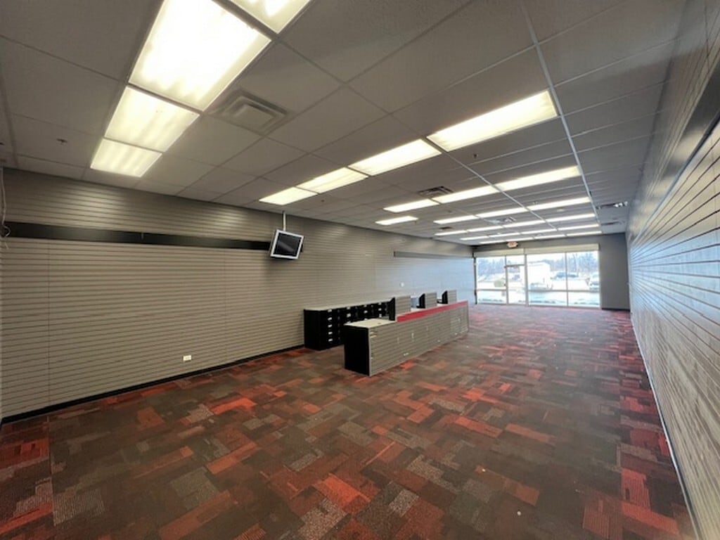 2445-2457 N Richmond Rd, McHenry, IL à louer Photo intérieure– Image 1 sur 5