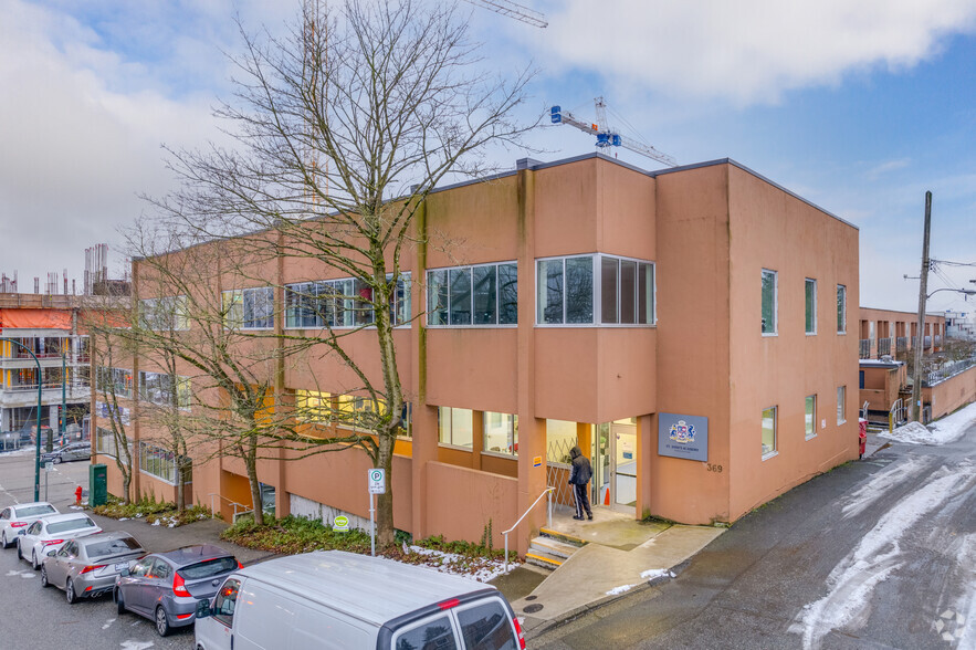 3683 Hastings St E, Vancouver, BC à louer - Photo de l’immeuble – Image 2 sur 7