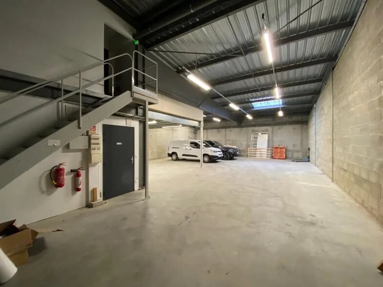 Local d'activités dans Brignais à vendre - Photo intérieure – Image 2 sur 6