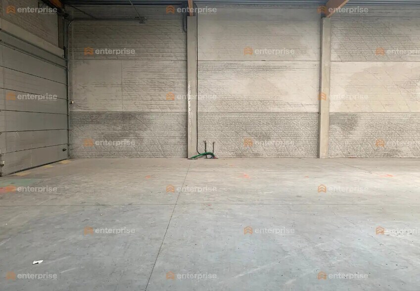 Local d'activités dans Cysoing à vendre - Photo de l’immeuble – Image 3 sur 7