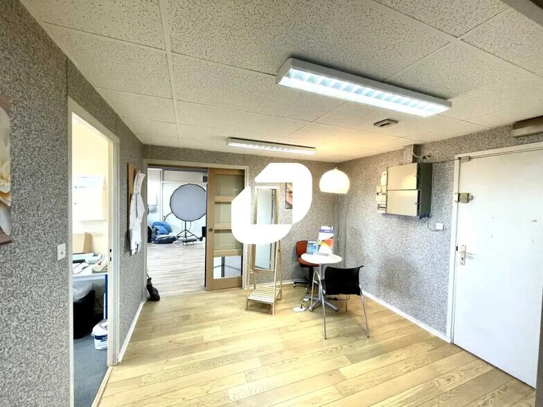 Bureau dans Bron à vendre - Photo de l’immeuble – Image 1 sur 12