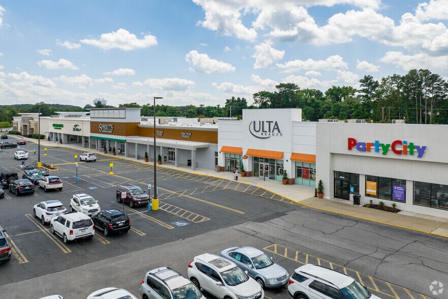 8036-8120 Ritchie Hwy, Pasadena, MD à louer - Photo de l’immeuble – Image 2 sur 10