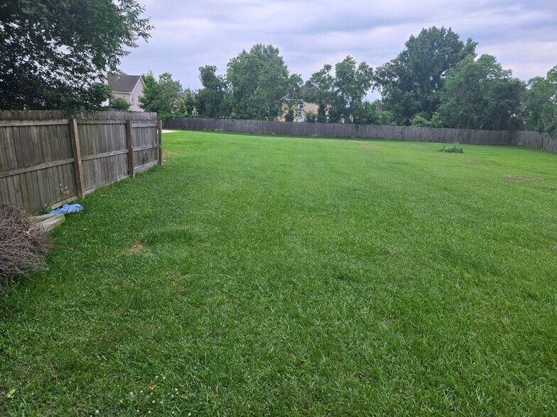 18096 Ira Babin Rd, Prairieville, LA à vendre - Photo de l’immeuble – Image 3 sur 5