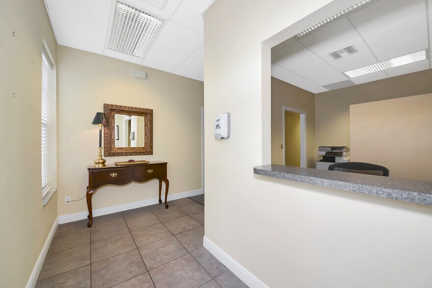 6981 Curtiss Ave, Sarasota, FL à louer - Photo intérieure – Image 3 sur 9