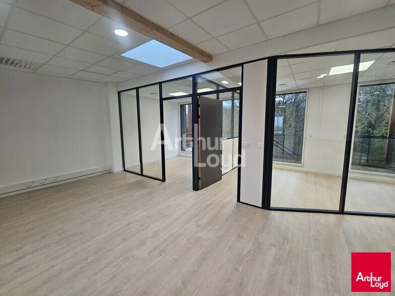 Bureau dans Beaucouzé à louer - Photo de l’immeuble – Image 1 sur 4