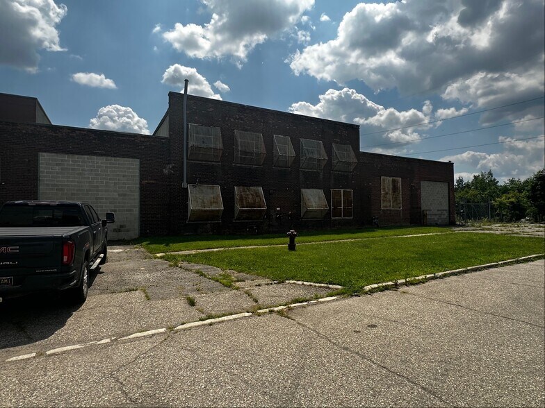 13881 Elmira St, Detroit, MI à vendre - Photo de l’immeuble – Image 3 sur 14
