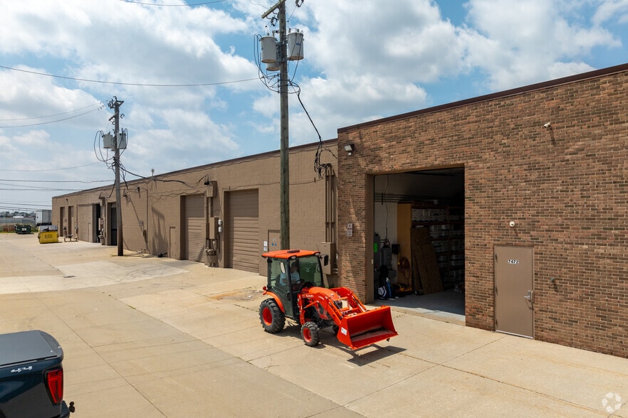 7314-7515 19 Mile Rd, Sterling Heights, MI à louer - Photo de l’immeuble – Image 3 sur 6