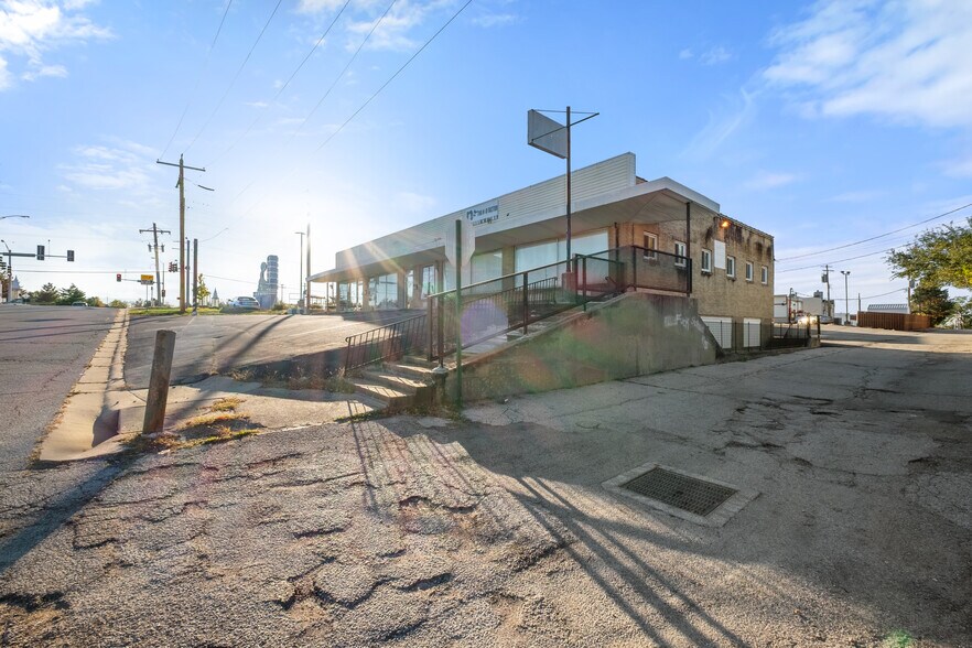 3909 Saint Timothy Ln, Saint Ann, MO à vendre - Photo de l’immeuble – Image 2 sur 13