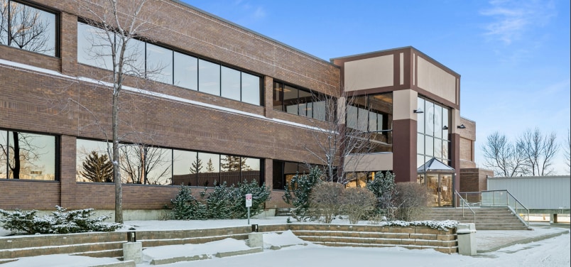 2609 15 St NE, Calgary, AB à louer Photo de l’immeuble– Image 1 sur 2