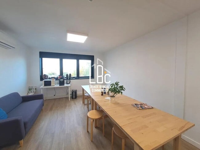 Plus de détails pour Bureau à louer