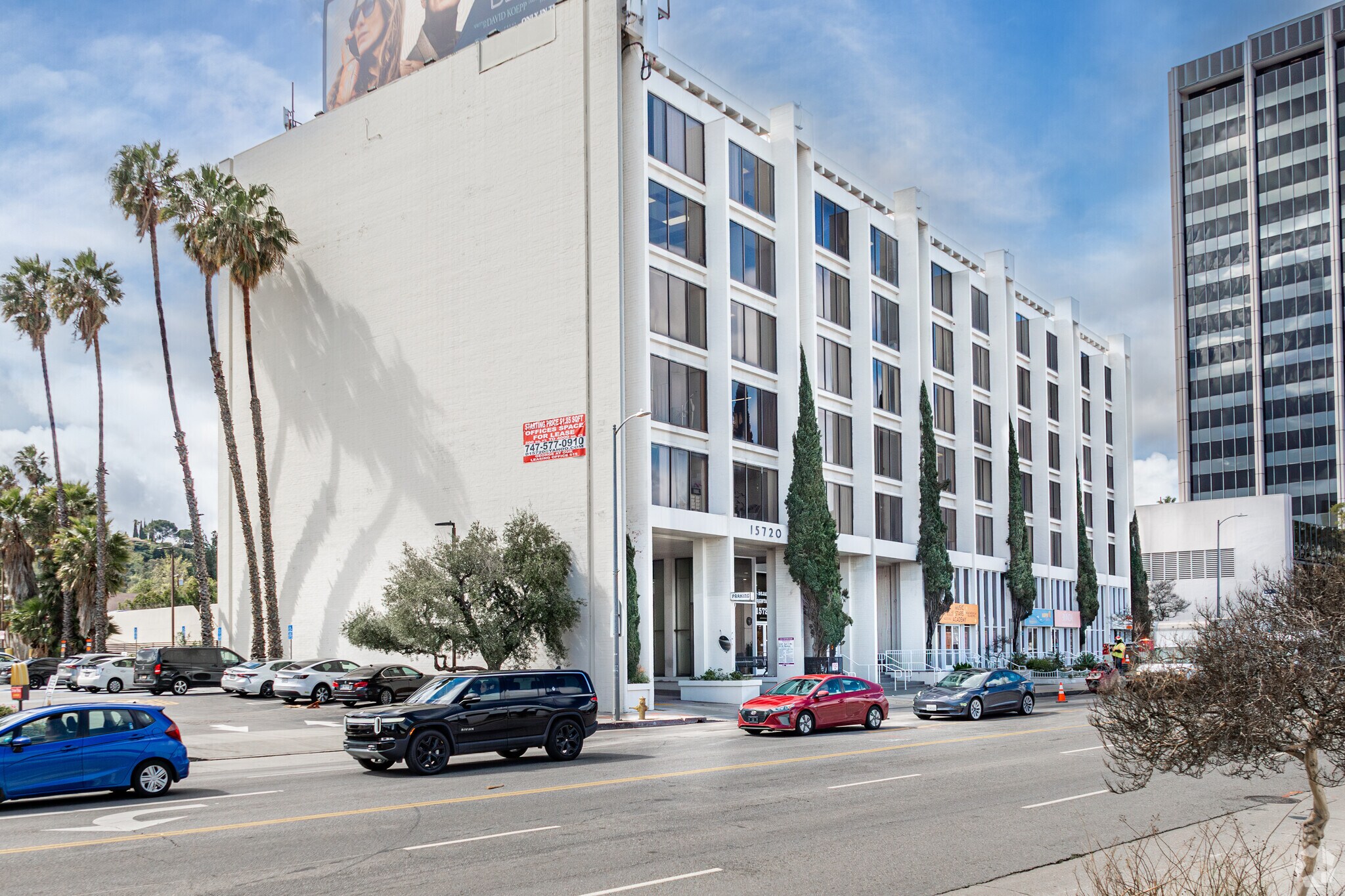 15720 Ventura Blvd, Encino, CA à louer Photo principale– Image 1 sur 15