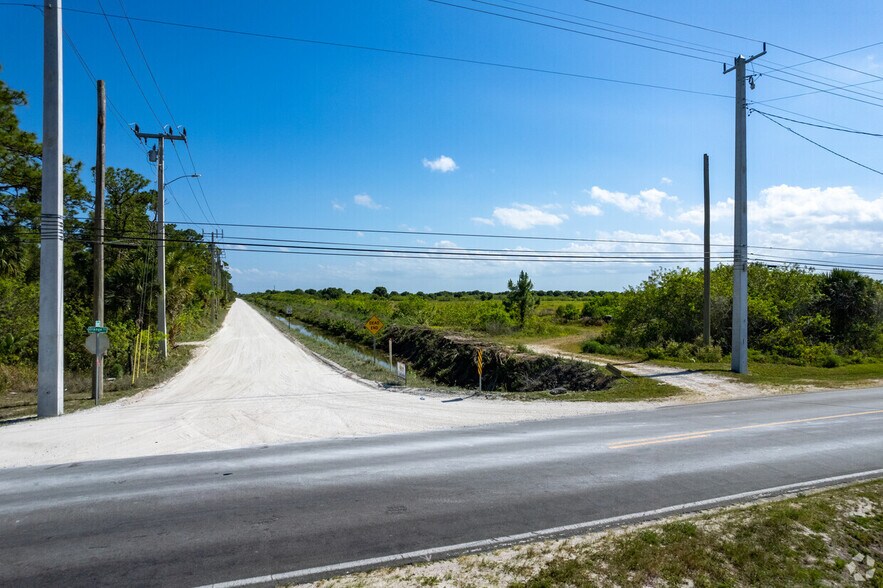 000 Orange Ave, Fort Pierce, FL à vendre - Photo de l’immeuble – Image 3 sur 13